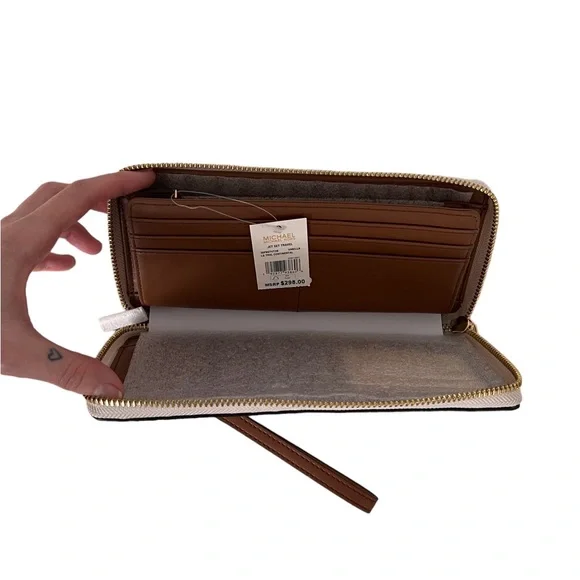 Michael Kors Large Logo Continental Wallet in Vanilla - Picture 2 of 8